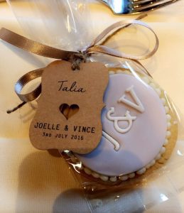 personalised wedding biscuit