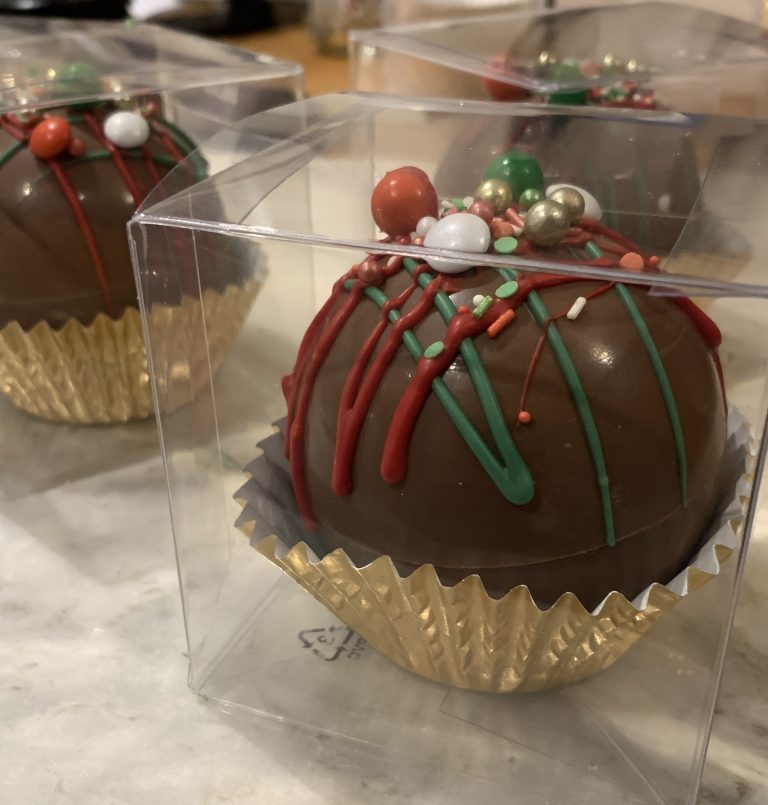 Christmas Chocolate and Fine Wine Hamper - Image 4